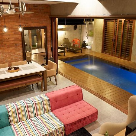 Isla Villa 1 Amazing Waterfall Pool House Near Beach, Bars & Restaurants Lapu-Lapu City Esterno foto
