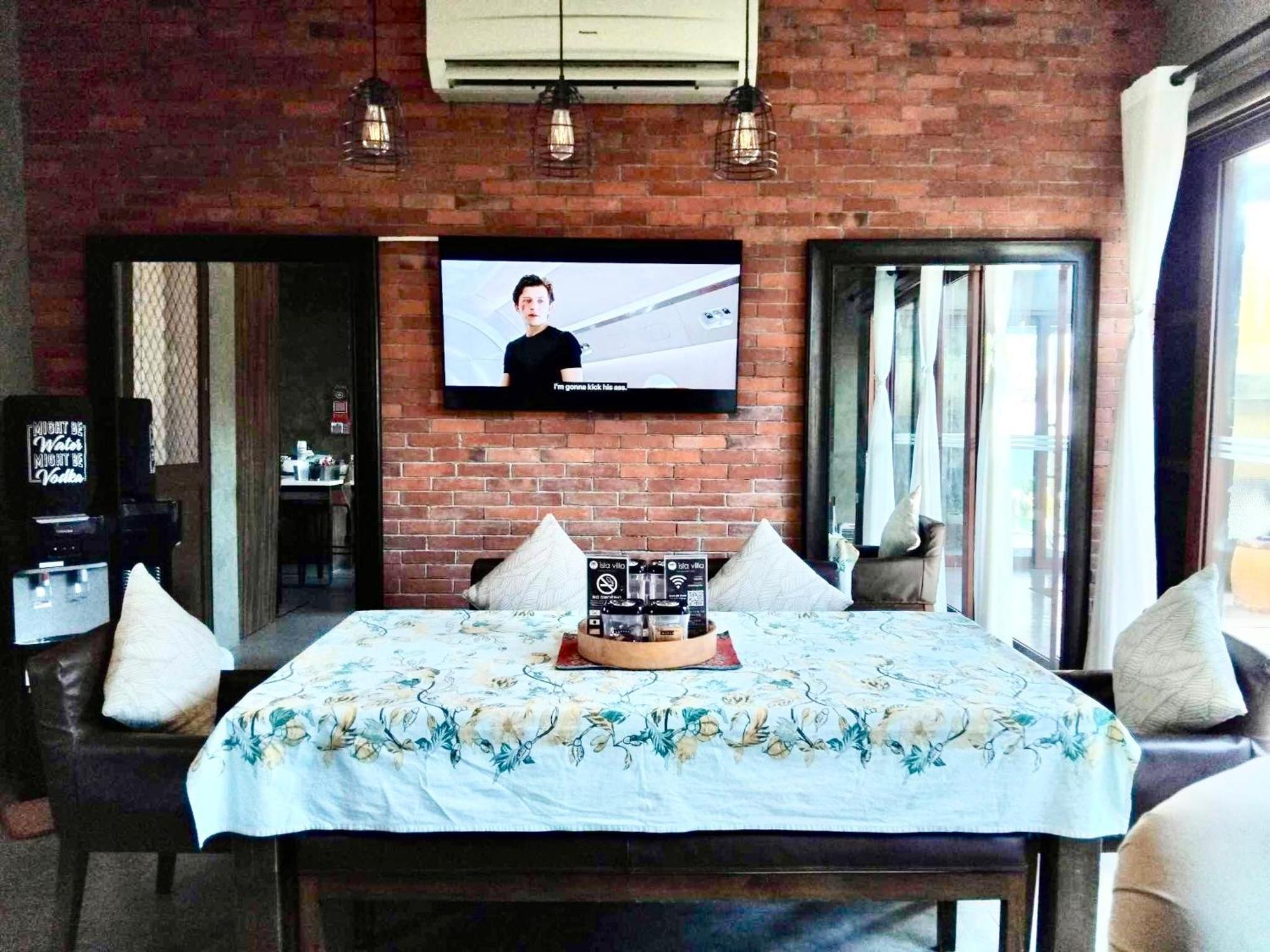 Isla Villa 1 Amazing Waterfall Pool House Near Beach, Bars & Restaurants Lapu-Lapu City Esterno foto