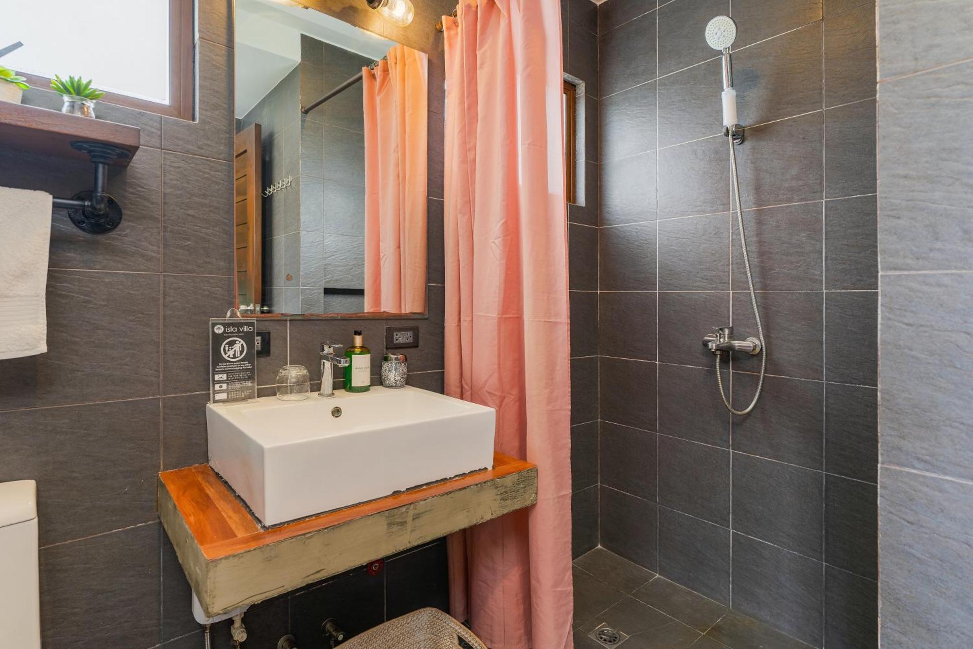 Isla Villa 1 Amazing Waterfall Pool House Near Beach, Bars & Restaurants Lapu-Lapu City Esterno foto